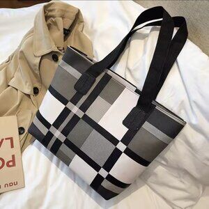 Plaid Tote Bag Large Capacity Shoulder Handbag, Black, white and Gray Pattern.